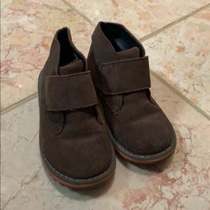 Umi brown suede boys boots.